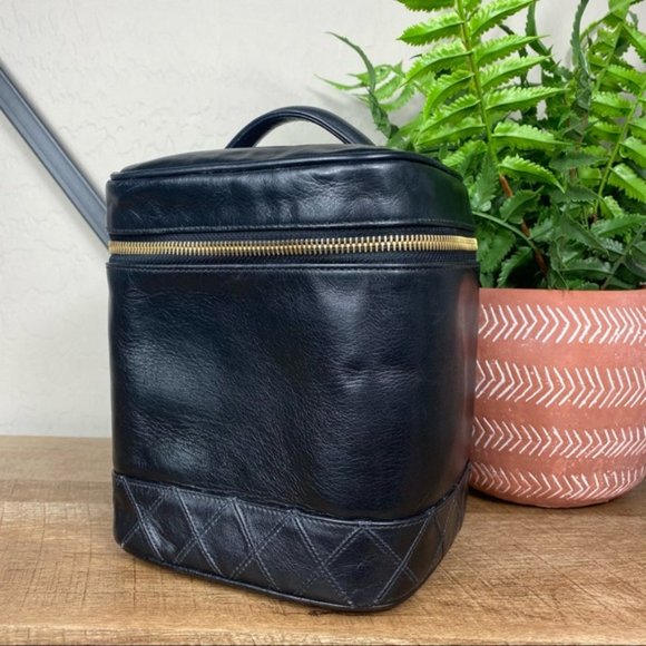 SOLD Chanel Timeless Vintage Vanity Case - Picture 2 of 16